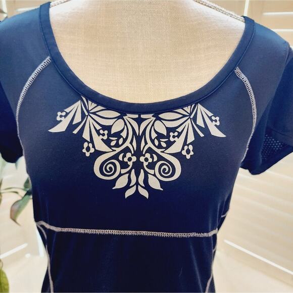 ATHLETA BLACK WHITE LONG SLEEVE  SIZE MED - Picture 2 of 6